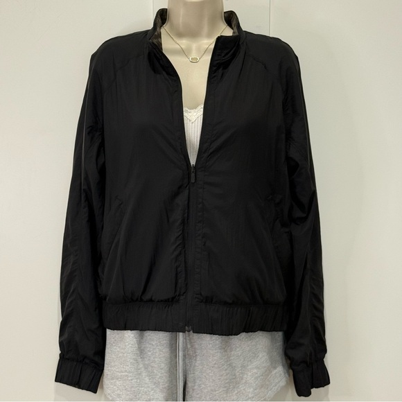 Lululemon Bombs Away Jacket Black Medium Olive Dark Olive Size 8 Reversible - Picture 6 of 16
